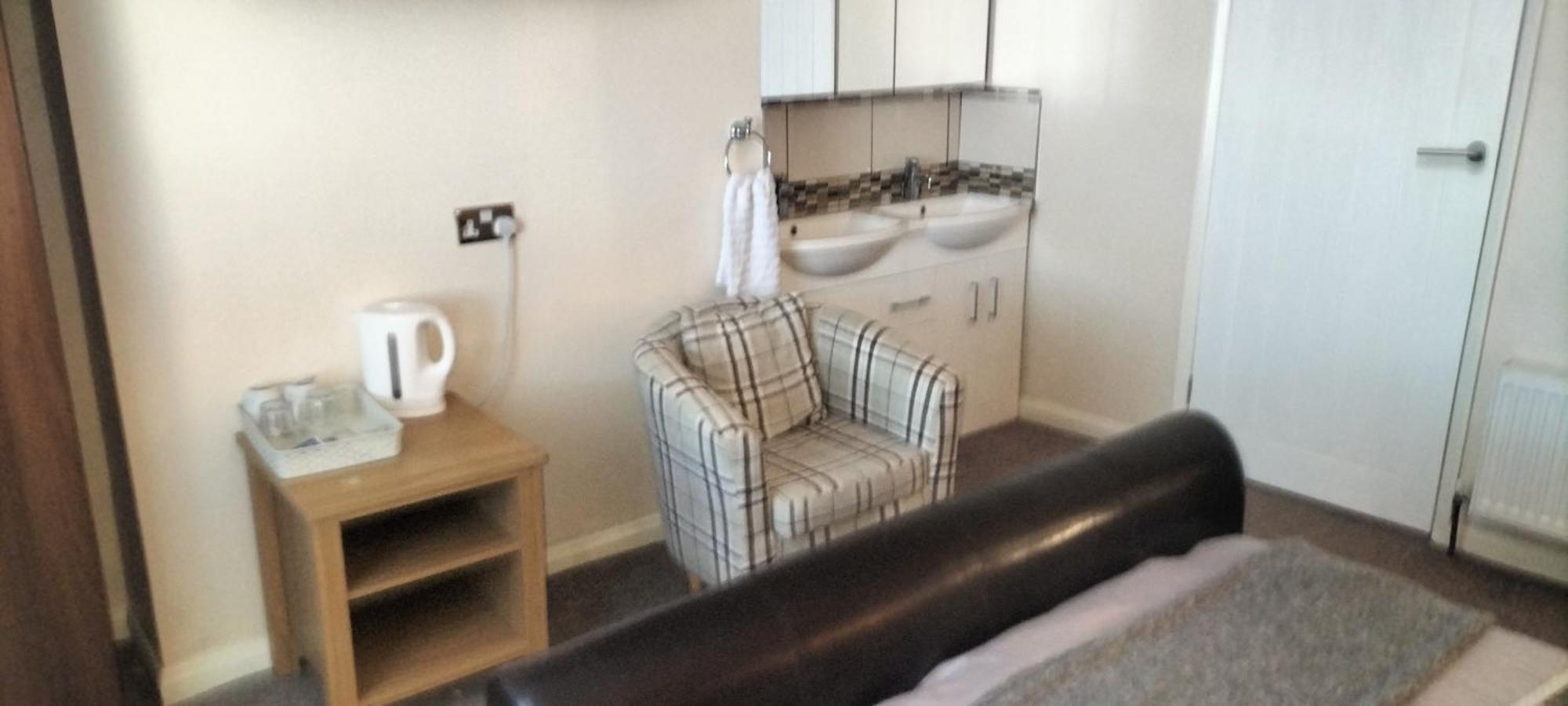 The New Accommodation Free Complementary Breakfast Tibshelf Exteriör bild