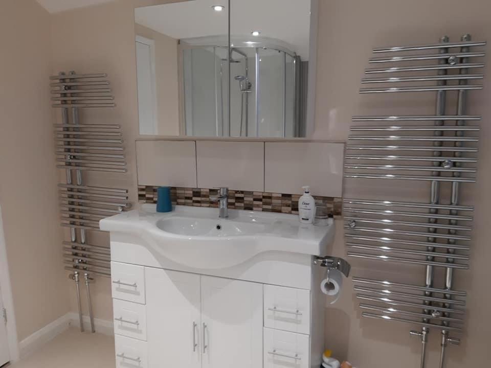 The New Accommodation Free Complementary Breakfast Tibshelf Exteriör bild