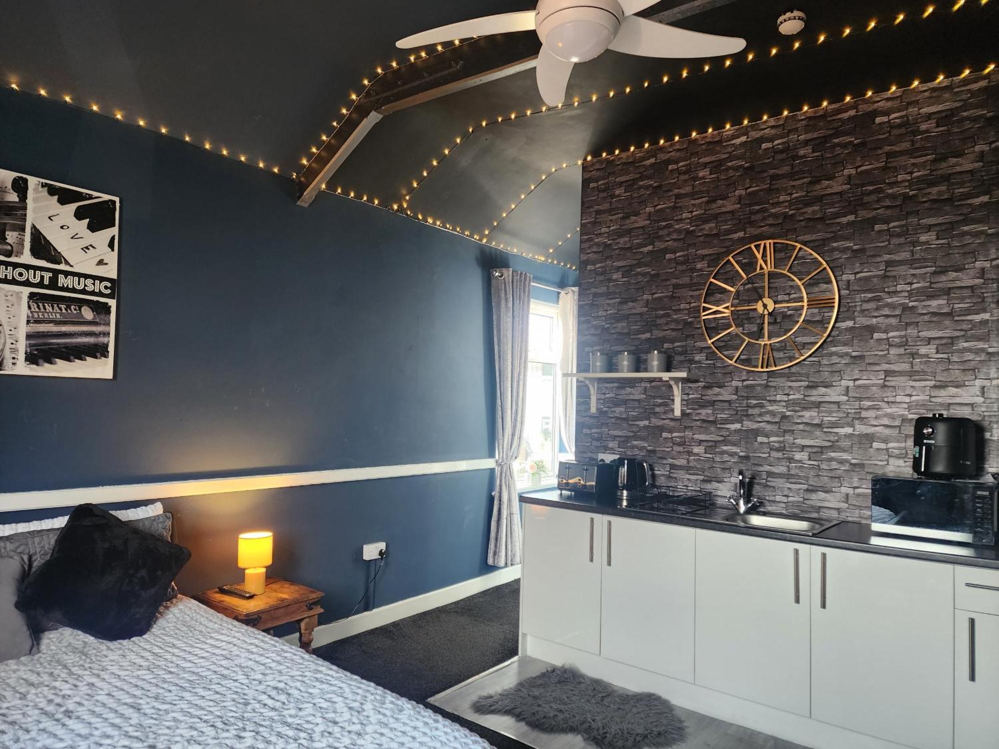 The New Accommodation Free Complementary Breakfast Tibshelf Exteriör bild